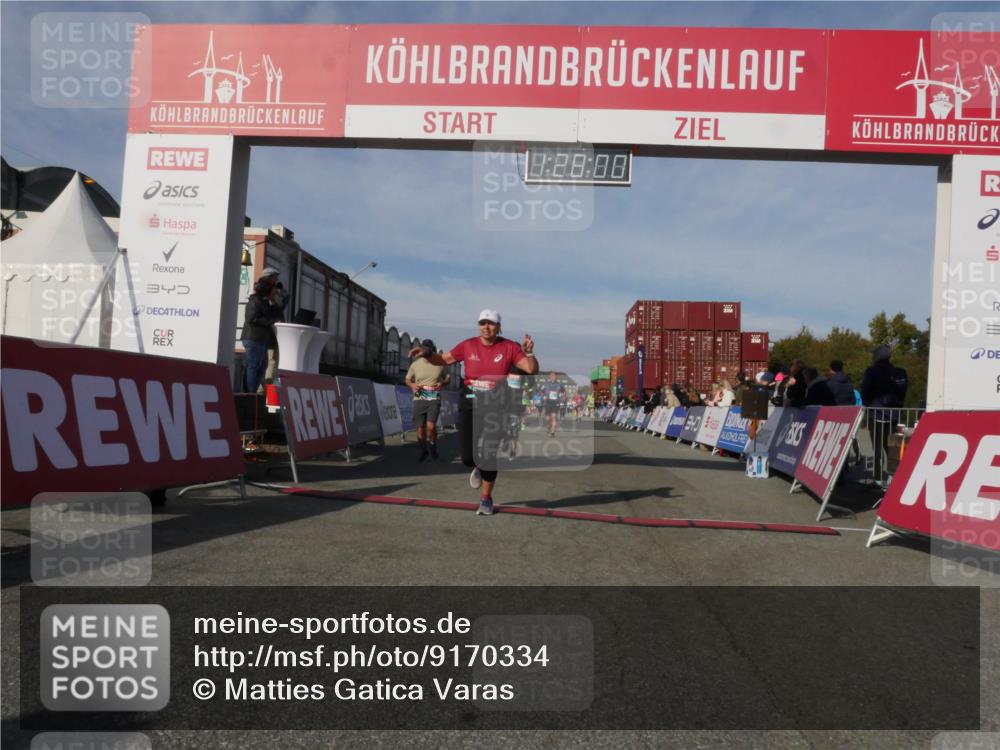 03.10.2025 - Köhlbrandbrückenlauf Matties Gatica Varas http://msf.ph/oto/9170334 03.10.2025 10:28:02 Ziel 1004, 1759, 1993, 2320, 2525, 2630, 2632 meine-sportfotos.de