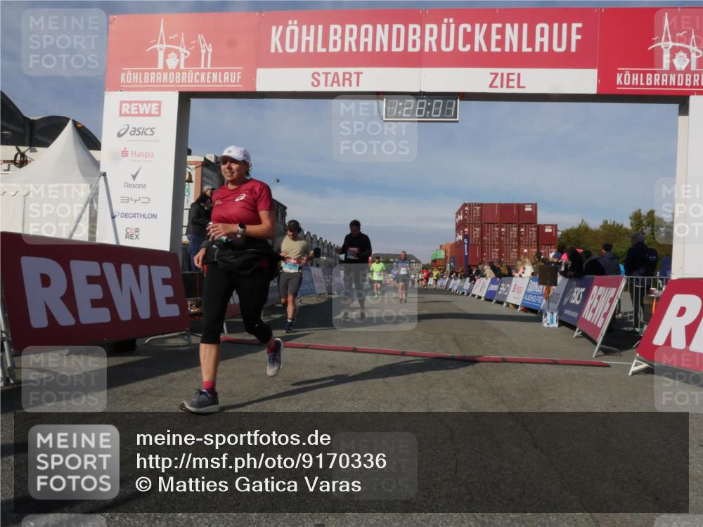 03.10.2025 - Köhlbrandbrückenlauf Matties Gatica Varas http://msf.ph/oto/9170336 03.10.2025 10:28:03 Ziel 1004, 1759, 1993, 2320, 2525, 2630, 2632, 3393 meine-sportfotos.de