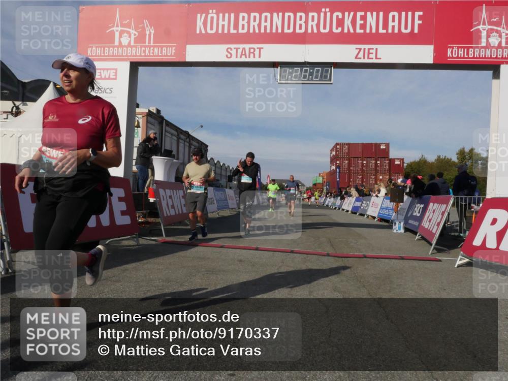 03.10.2025 - Köhlbrandbrückenlauf Matties Gatica Varas http://msf.ph/oto/9170337 03.10.2025 10:28:03 Ziel 1004, 1759, 1993, 2320, 2525, 2630, 2632, 3393 meine-sportfotos.de
