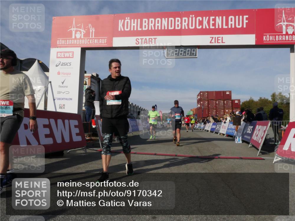 03.10.2025 - Köhlbrandbrückenlauf Matties Gatica Varas http://msf.ph/oto/9170342 03.10.2025 10:28:06 Ziel 1993, 2320, 2525, 2630, 2632, 2752, 3393 meine-sportfotos.de
