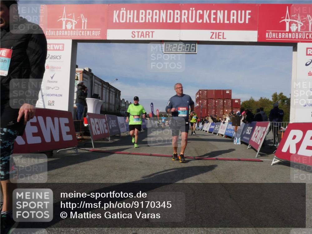 03.10.2025 - Köhlbrandbrückenlauf Matties Gatica Varas http://msf.ph/oto/9170345 03.10.2025 10:28:08 Ziel 2320, 2525, 2621, 2630, 2632, 2752, 3393 meine-sportfotos.de