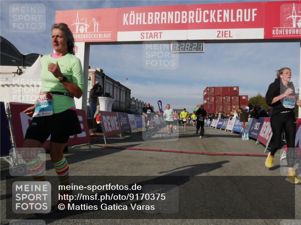 03.10.2025 - Köhlbrandbrückenlauf Matties Gatica Varas http://msf.ph/oto/9170375 03.10.2025 10:28:23 Ziel 1592, 1872, 2094, 2366, 2636, 2869, 2870, 3231, 3360, 3398, 3399, 3432, 3476, 3611, 3614, 3631 meine-sportfotos.de