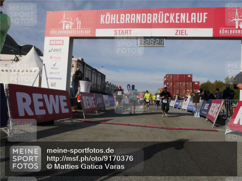 03.10.2025 - Köhlbrandbrückenlauf Matties Gatica Varas http://msf.ph/oto/9170376 03.10.2025 10:28:23 Ziel 1592, 1872, 2094, 2366, 2636, 2869, 2870, 3231, 3360, 3398, 3399, 3432, 3476, 3611, 3614, 3631 meine-sportfotos.de