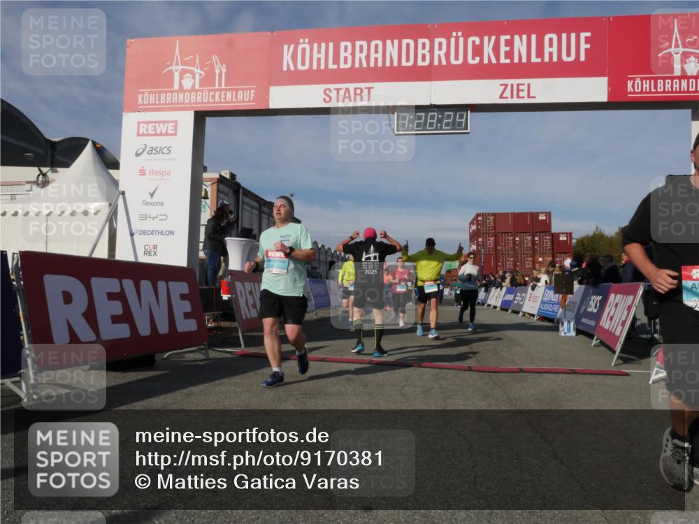 03.10.2025 - Köhlbrandbrückenlauf Matties Gatica Varas http://msf.ph/oto/9170381 03.10.2025 10:28:25 Ziel 1579, 1592, 1872, 2094, 2366, 2869, 2870, 3161, 3231, 3360, 3398, 3399, 3432, 3476, 3611, 3614, 3631 meine-sportfotos.de
