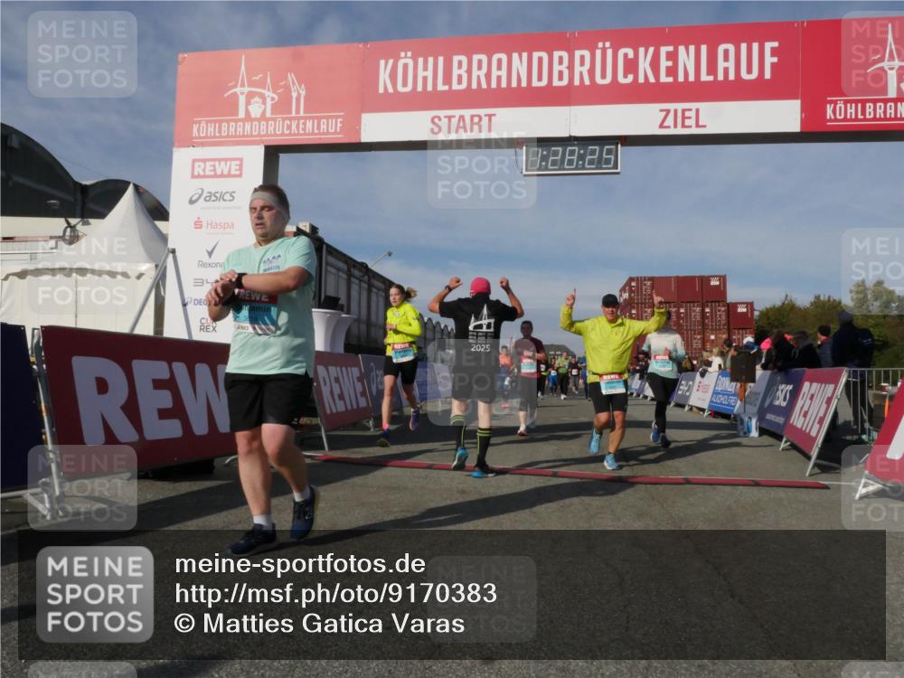 03.10.2025 - Köhlbrandbrückenlauf Matties Gatica Varas http://msf.ph/oto/9170383 03.10.2025 10:28:26 Ziel 1579, 1592, 1872, 1910, 2094, 2366, 2869, 2870, 3161, 3231, 3360, 3398, 3399, 3432, 3476, 3611, 3631 meine-sportfotos.de
