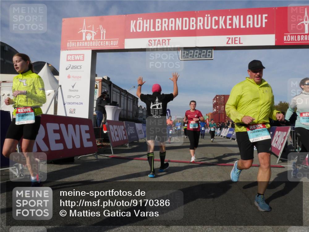 03.10.2025 - Köhlbrandbrückenlauf Matties Gatica Varas http://msf.ph/oto/9170386 03.10.2025 10:28:28 Ziel 1579, 1592, 1872, 1910, 2366, 2409, 2869, 2870, 3161, 3231, 3360, 3398, 3399, 3432 meine-sportfotos.de