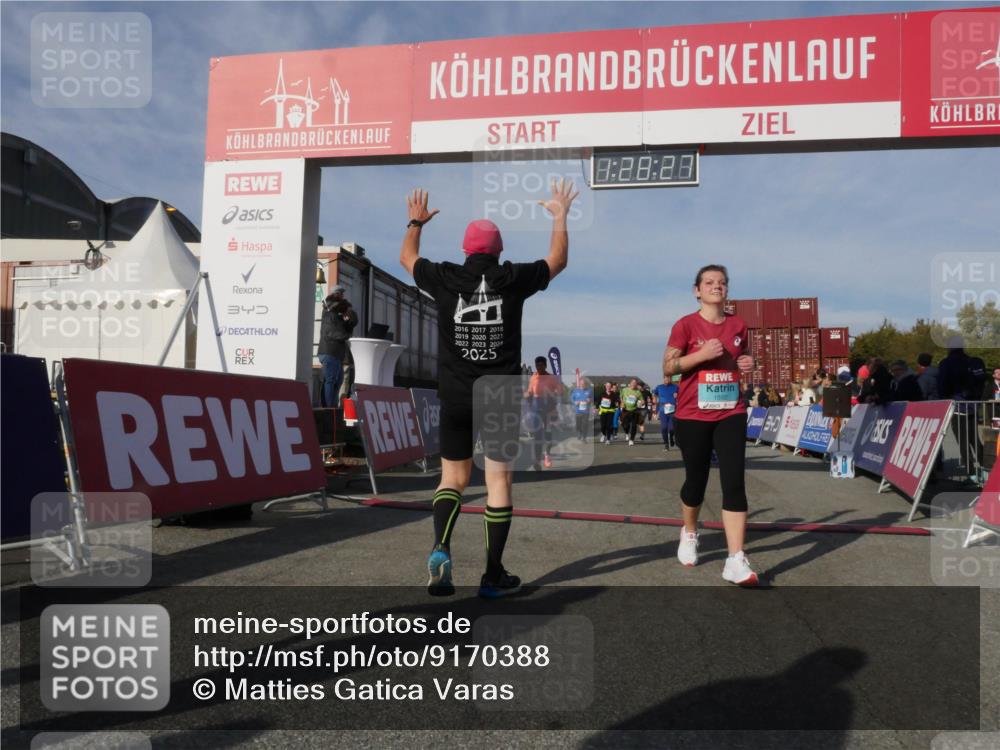 03.10.2025 - Köhlbrandbrückenlauf Matties Gatica Varas http://msf.ph/oto/9170388 03.10.2025 10:28:29 Ziel 1579, 1872, 1910, 2366, 2409, 2869, 2870, 3161, 3231, 3360, 3398, 3399, 3432 meine-sportfotos.de