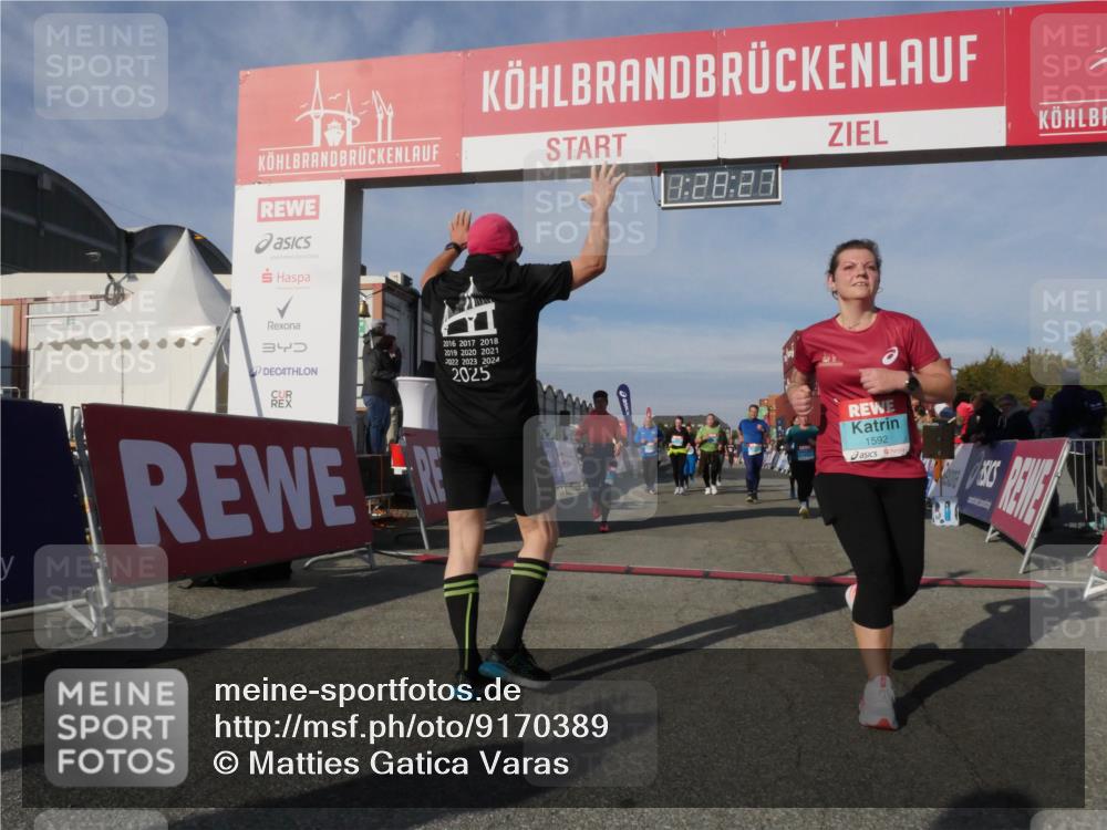 03.10.2025 - Köhlbrandbrückenlauf Matties Gatica Varas http://msf.ph/oto/9170389 03.10.2025 10:28:29 Ziel 1579, 1872, 1910, 2366, 2409, 2869, 2870, 3161, 3231, 3360, 3398, 3399, 3432 meine-sportfotos.de