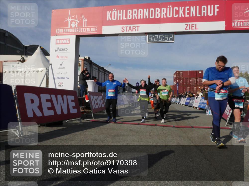 03.10.2025 - Köhlbrandbrückenlauf Matties Gatica Varas http://msf.ph/oto/9170398 03.10.2025 10:28:34 Ziel 1579, 1713, 1910, 2409, 2869, 2870, 3013, 3161, 3398, 3399 meine-sportfotos.de