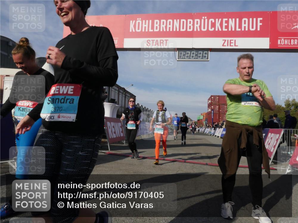 03.10.2025 - Köhlbrandbrückenlauf Matties Gatica Varas http://msf.ph/oto/9170405 03.10.2025 10:28:37 Ziel 1713, 1896, 1897, 1910, 2409, 3013, 3054, 3161 meine-sportfotos.de