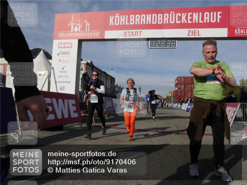 03.10.2025 - Köhlbrandbrückenlauf Matties Gatica Varas http://msf.ph/oto/9170406 03.10.2025 10:28:37 Ziel 1713, 1896, 1897, 1910, 2409, 3013, 3054, 3161 meine-sportfotos.de