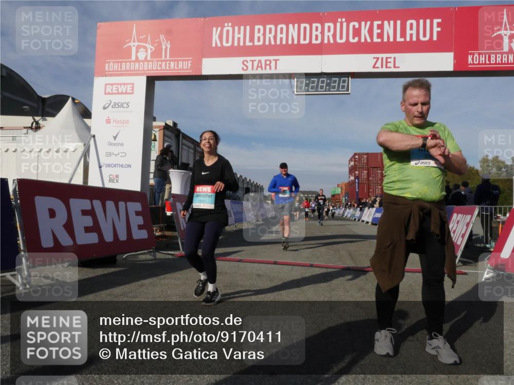 03.10.2025 - Köhlbrandbrückenlauf Matties Gatica Varas http://msf.ph/oto/9170411 03.10.2025 10:28:40 Ziel 1713, 1765, 1896, 1897, 2216, 2409, 3013, 3054, 3483 meine-sportfotos.de