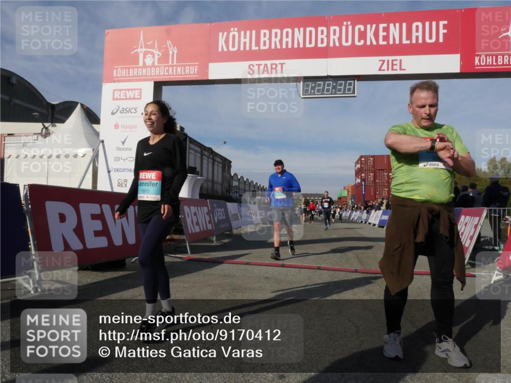 03.10.2025 - Köhlbrandbrückenlauf Matties Gatica Varas http://msf.ph/oto/9170412 03.10.2025 10:28:40 Ziel 1713, 1765, 1896, 1897, 2216, 2409, 3013, 3054, 3483 meine-sportfotos.de