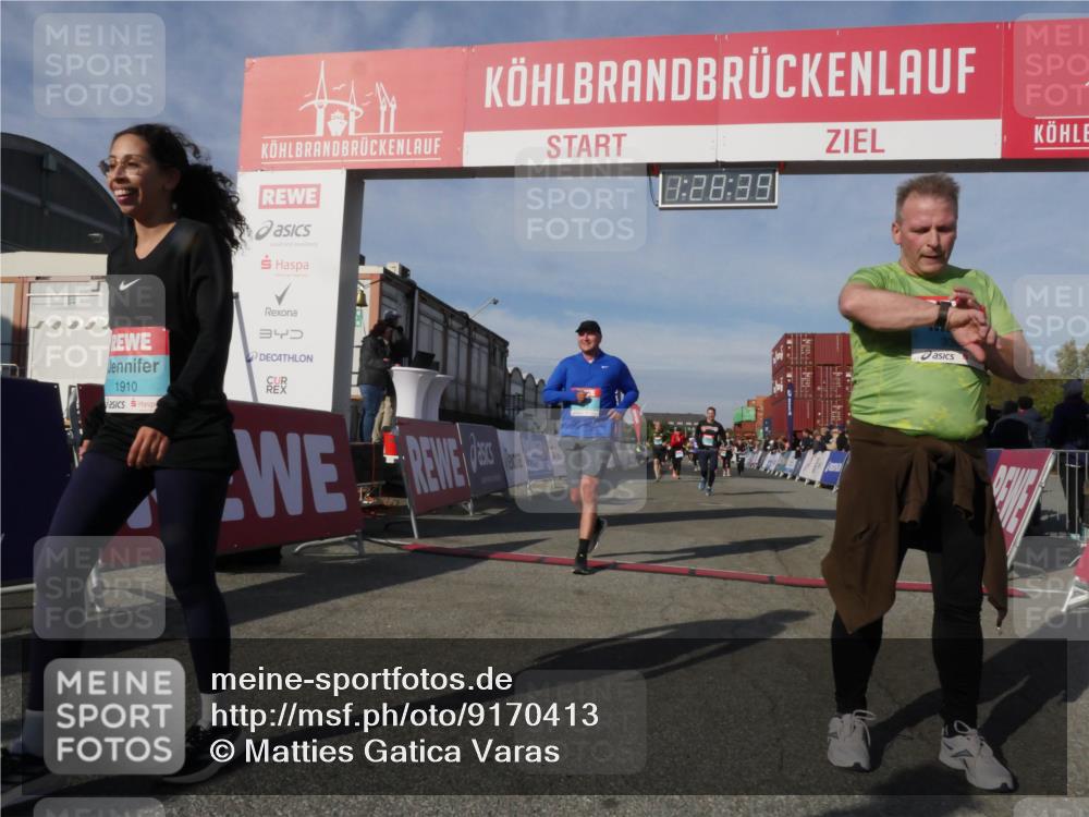 03.10.2025 - Köhlbrandbrückenlauf Matties Gatica Varas http://msf.ph/oto/9170413 03.10.2025 10:28:41 Ziel 1713, 1765, 1896, 1897, 2216, 3013, 3054, 3483 meine-sportfotos.de