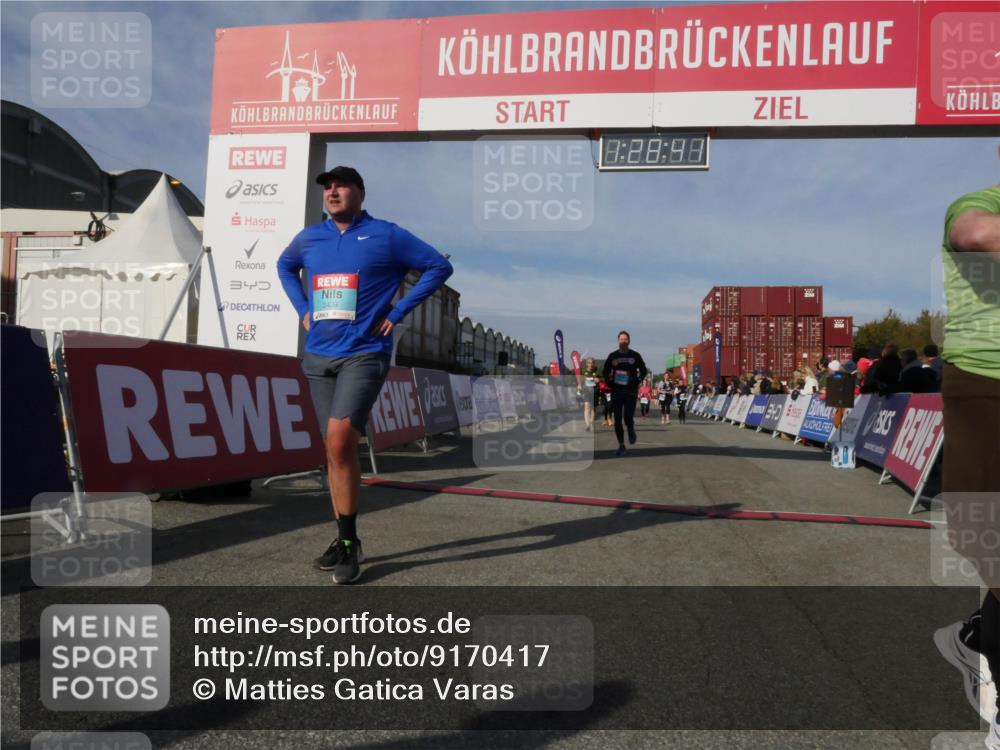 03.10.2025 - Köhlbrandbrückenlauf Matties Gatica Varas http://msf.ph/oto/9170417 03.10.2025 10:28:43 Ziel 1713, 1765, 1896, 1897, 2216, 2339, 3013, 3054, 3483 meine-sportfotos.de