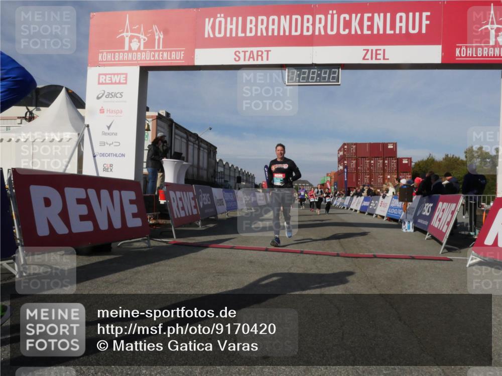 03.10.2025 - Köhlbrandbrückenlauf Matties Gatica Varas http://msf.ph/oto/9170420 03.10.2025 10:28:44 Ziel 1713, 1765, 1896, 1897, 2216, 2339, 3013, 3054, 3483 meine-sportfotos.de