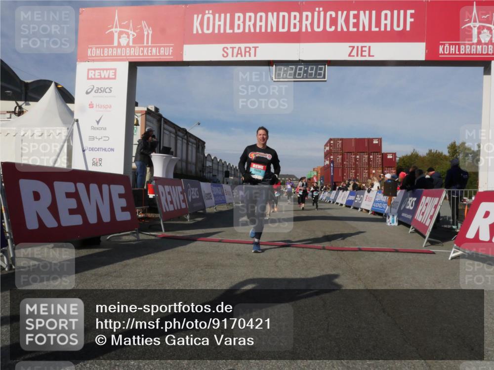 03.10.2025 - Köhlbrandbrückenlauf Matties Gatica Varas http://msf.ph/oto/9170421 03.10.2025 10:28:44 Ziel 1713, 1765, 1896, 1897, 2216, 2339, 3013, 3054, 3483 meine-sportfotos.de