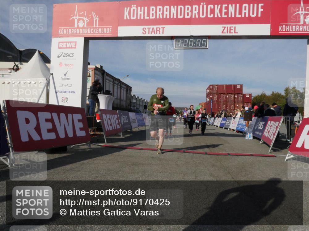 03.10.2025 - Köhlbrandbrückenlauf Matties Gatica Varas http://msf.ph/oto/9170425 03.10.2025 10:28:46 Ziel 1713, 1765, 1896, 1897, 2090, 2216, 2339, 3054, 3483 meine-sportfotos.de