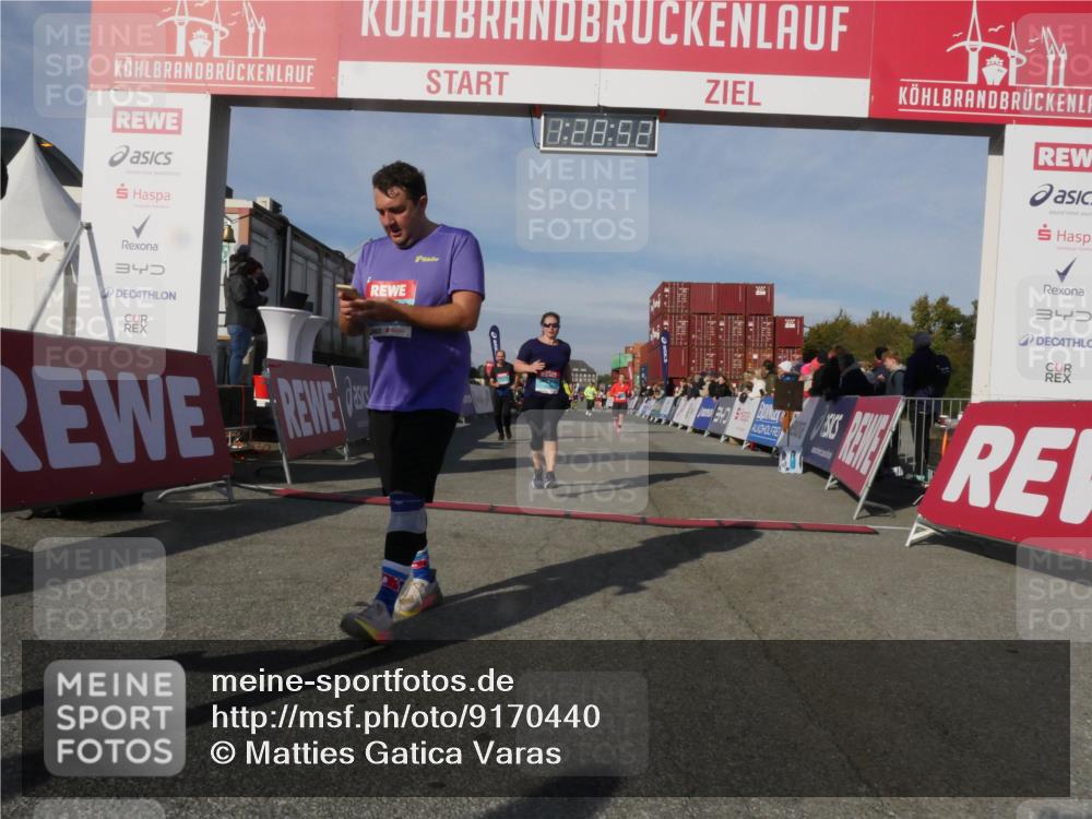 03.10.2025 - Köhlbrandbrückenlauf Matties Gatica Varas http://msf.ph/oto/9170440 03.10.2025 10:28:54 Ziel 1394, 1577, 1748, 1863, 2090, 2263, 2264, 2339, 2493 meine-sportfotos.de