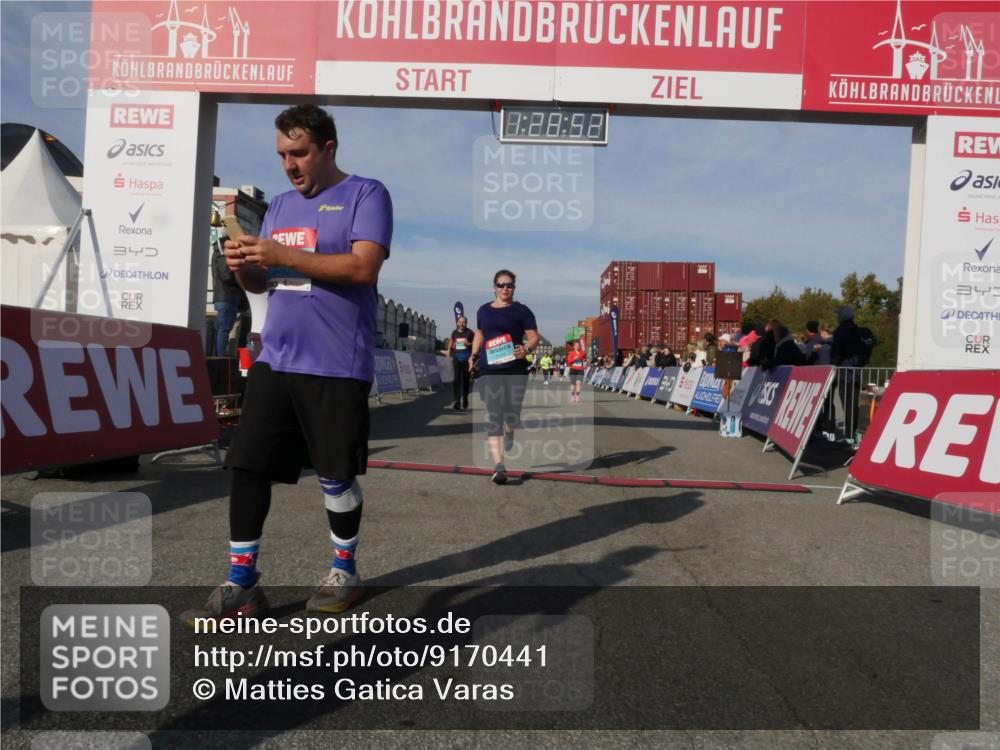 03.10.2025 - Köhlbrandbrückenlauf Matties Gatica Varas http://msf.ph/oto/9170441 03.10.2025 10:28:54 Ziel 1394, 1577, 1748, 1863, 2090, 2263, 2264, 2339, 2493 meine-sportfotos.de