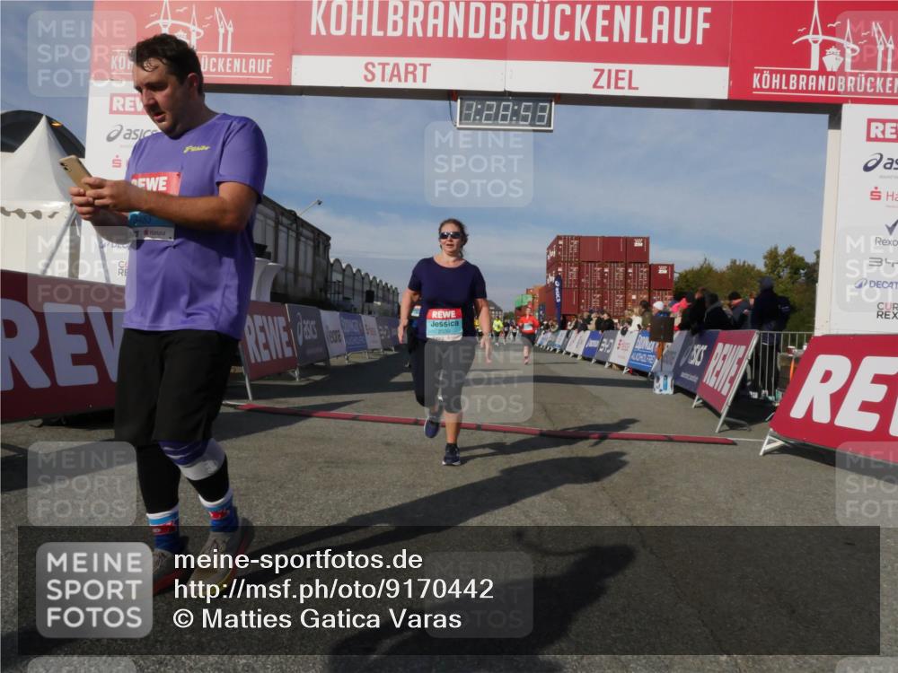 03.10.2025 - Köhlbrandbrückenlauf Matties Gatica Varas http://msf.ph/oto/9170442 03.10.2025 10:28:54 Ziel 1394, 1577, 1748, 1863, 2090, 2263, 2264, 2339, 2493 meine-sportfotos.de