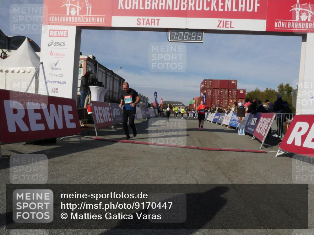 03.10.2025 - Köhlbrandbrückenlauf Matties Gatica Varas http://msf.ph/oto/9170447 03.10.2025 10:28:57 Ziel 1394, 1454, 1577, 1748, 1863, 2090, 2263, 2264, 2493, 3292, 3293, 3612 meine-sportfotos.de