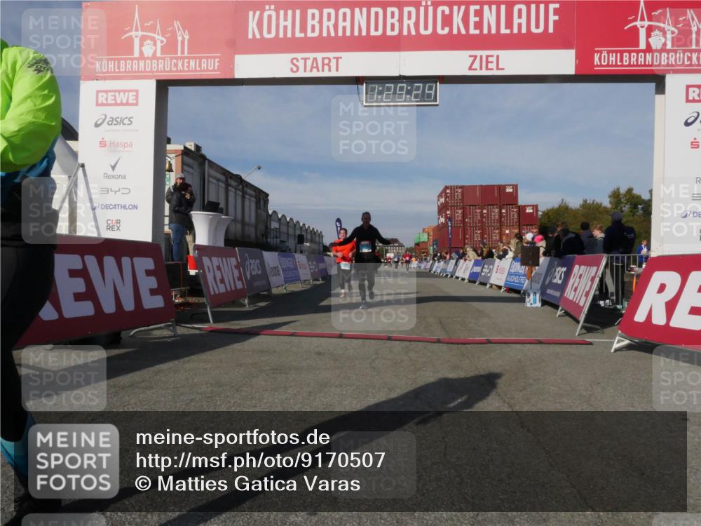 03.10.2025 - Köhlbrandbrückenlauf Matties Gatica Varas http://msf.ph/oto/9170507 03.10.2025 10:29:26 Ziel 1781, 1942, 2163, 2835 meine-sportfotos.de