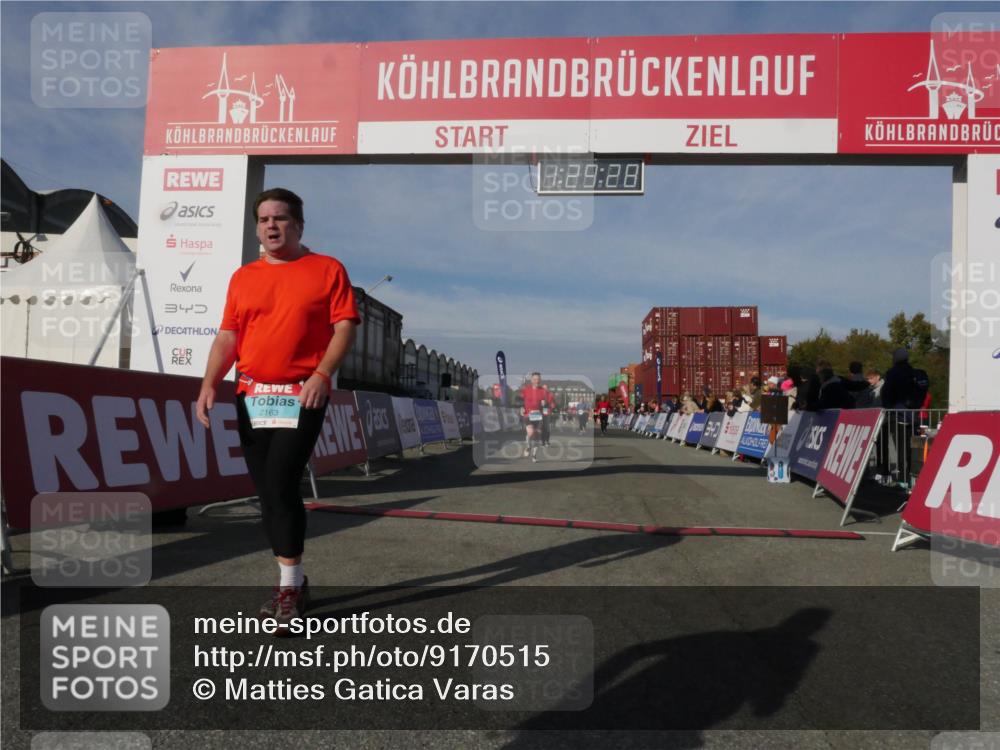 03.10.2025 - Köhlbrandbrückenlauf Matties Gatica Varas http://msf.ph/oto/9170515 03.10.2025 10:29:30 Ziel 1781, 2258, 2321, 2835 meine-sportfotos.de