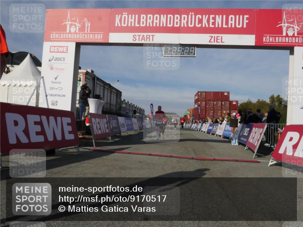 03.10.2025 - Köhlbrandbrückenlauf Matties Gatica Varas http://msf.ph/oto/9170517 03.10.2025 10:29:31 Ziel 1781, 2258, 2321, 2835 meine-sportfotos.de