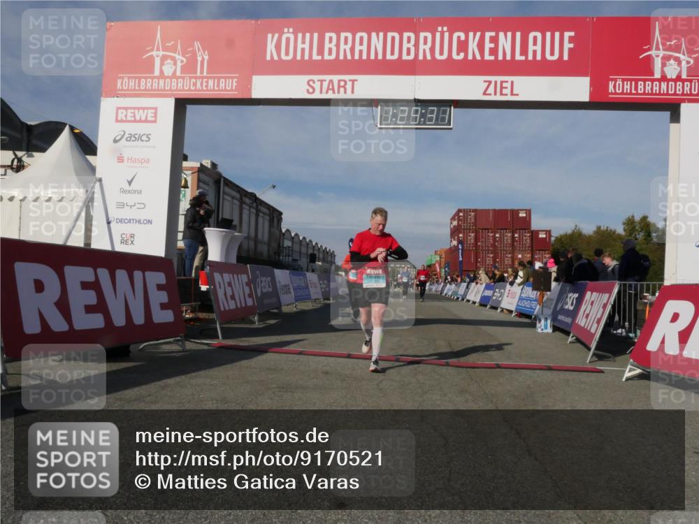 03.10.2025 - Köhlbrandbrückenlauf Matties Gatica Varas http://msf.ph/oto/9170521 03.10.2025 10:29:33 Ziel 1791, 2258, 2321, 2835 meine-sportfotos.de