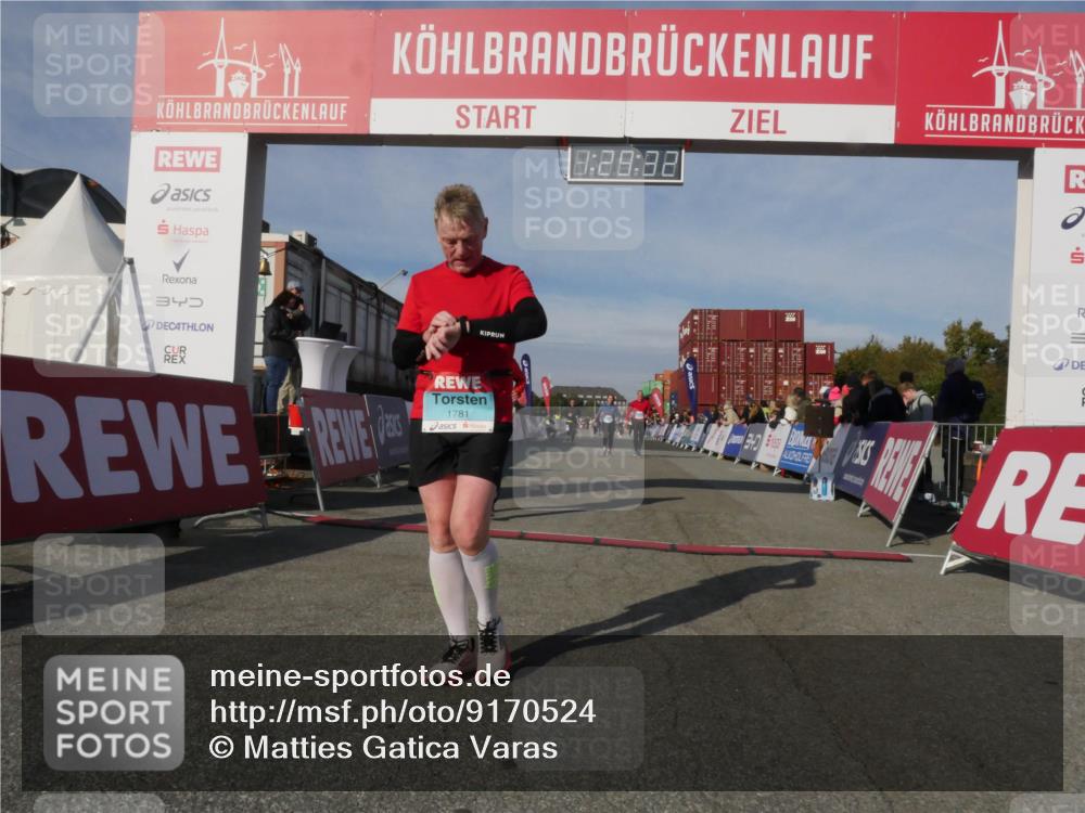 03.10.2025 - Köhlbrandbrückenlauf Matties Gatica Varas http://msf.ph/oto/9170524 03.10.2025 10:29:34 Ziel 1791, 2258, 2321, 2835 meine-sportfotos.de
