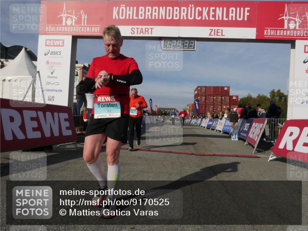03.10.2025 - Köhlbrandbrückenlauf Matties Gatica Varas http://msf.ph/oto/9170525 03.10.2025 10:29:34 Ziel 1791, 2258, 2321, 2835 meine-sportfotos.de