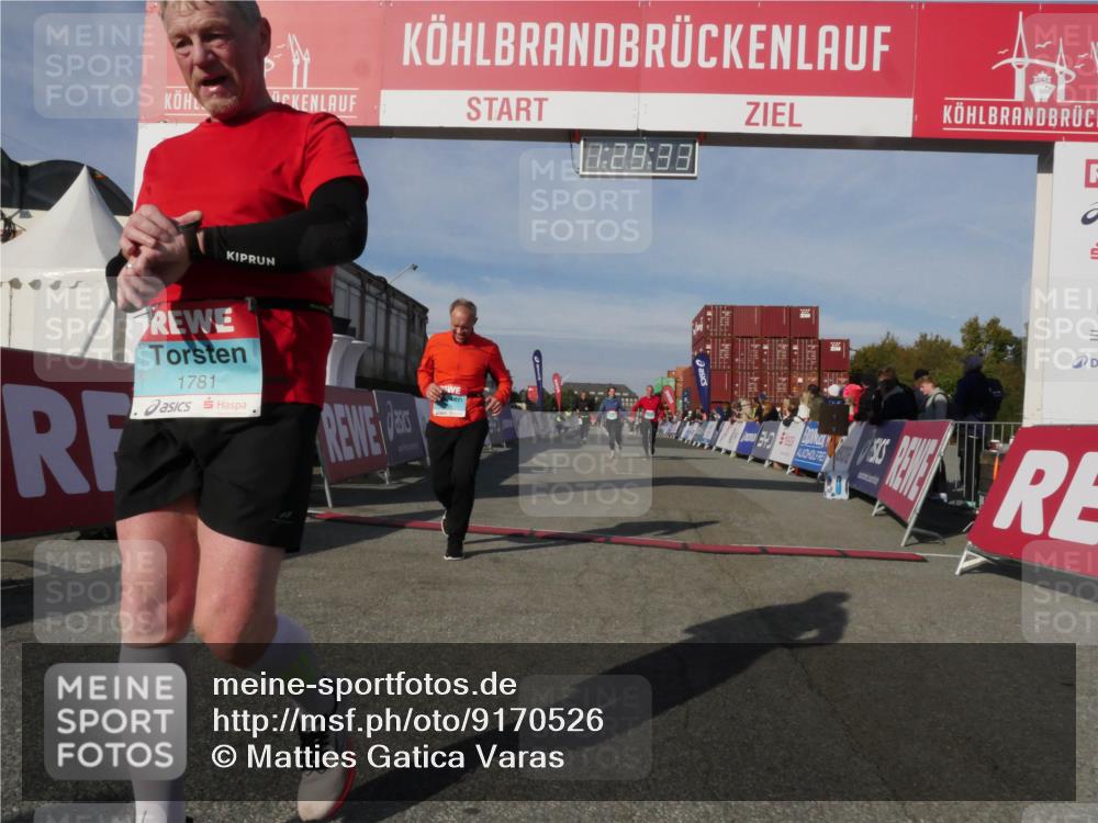 03.10.2025 - Köhlbrandbrückenlauf Matties Gatica Varas http://msf.ph/oto/9170526 03.10.2025 10:29:35 Ziel 1791, 2258, 2321 meine-sportfotos.de