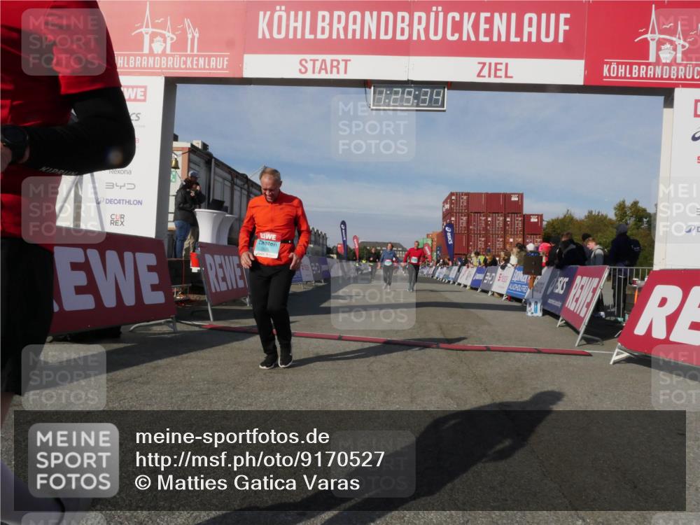 03.10.2025 - Köhlbrandbrückenlauf Matties Gatica Varas http://msf.ph/oto/9170527 03.10.2025 10:29:35 Ziel 1791, 2258, 2321 meine-sportfotos.de