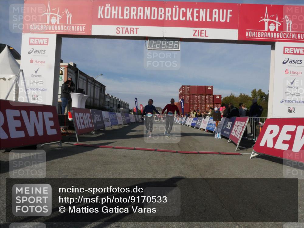 03.10.2025 - Köhlbrandbrückenlauf Matties Gatica Varas http://msf.ph/oto/9170533 03.10.2025 10:29:38 Ziel 1791, 1824, 2258, 2321 meine-sportfotos.de