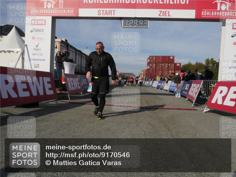 03.10.2025 - Köhlbrandbrückenlauf Matties Gatica Varas http://msf.ph/oto/9170546 03.10.2025 10:29:44 Ziel 1791, 1824, 2070, 2135, 2526, 2534, 2557, 2769, 3754 meine-sportfotos.de
