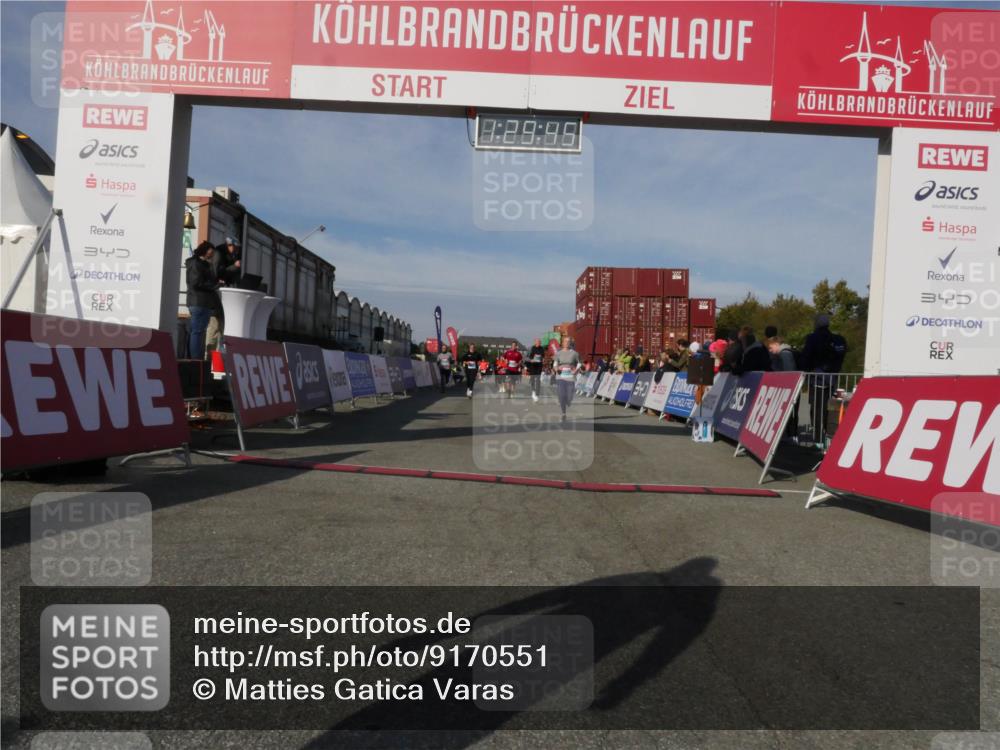 03.10.2025 - Köhlbrandbrückenlauf Matties Gatica Varas http://msf.ph/oto/9170551 03.10.2025 10:29:47 Ziel 1552, 1824, 2070, 2135, 2204, 2526, 2534, 2557, 2769, 3754 meine-sportfotos.de
