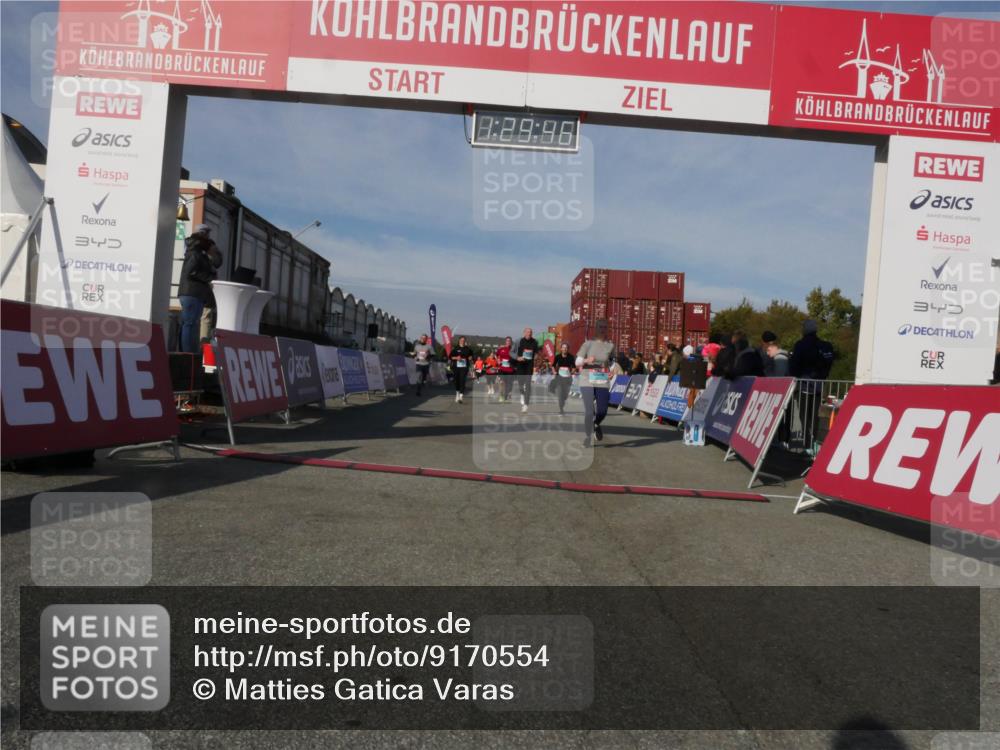 03.10.2025 - Köhlbrandbrückenlauf Matties Gatica Varas http://msf.ph/oto/9170554 03.10.2025 10:29:48 Ziel 1552, 1824, 2070, 2135, 2204, 2526, 2534, 2557, 2769, 3754 meine-sportfotos.de