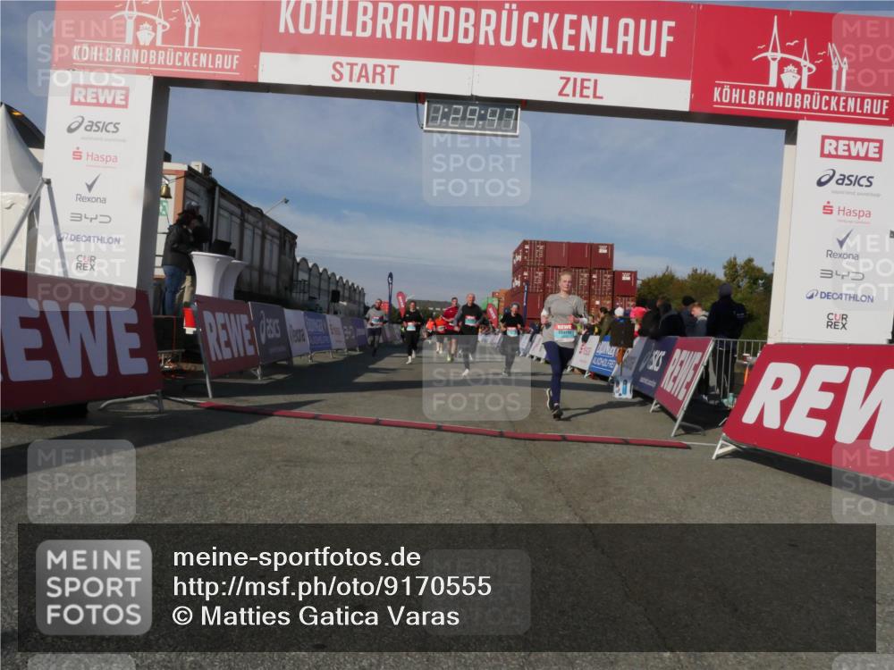 03.10.2025 - Köhlbrandbrückenlauf Matties Gatica Varas http://msf.ph/oto/9170555 03.10.2025 10:29:49 Ziel 1552, 1824, 2070, 2135, 2204, 2526, 2534, 2557, 2769, 3729, 3754 meine-sportfotos.de