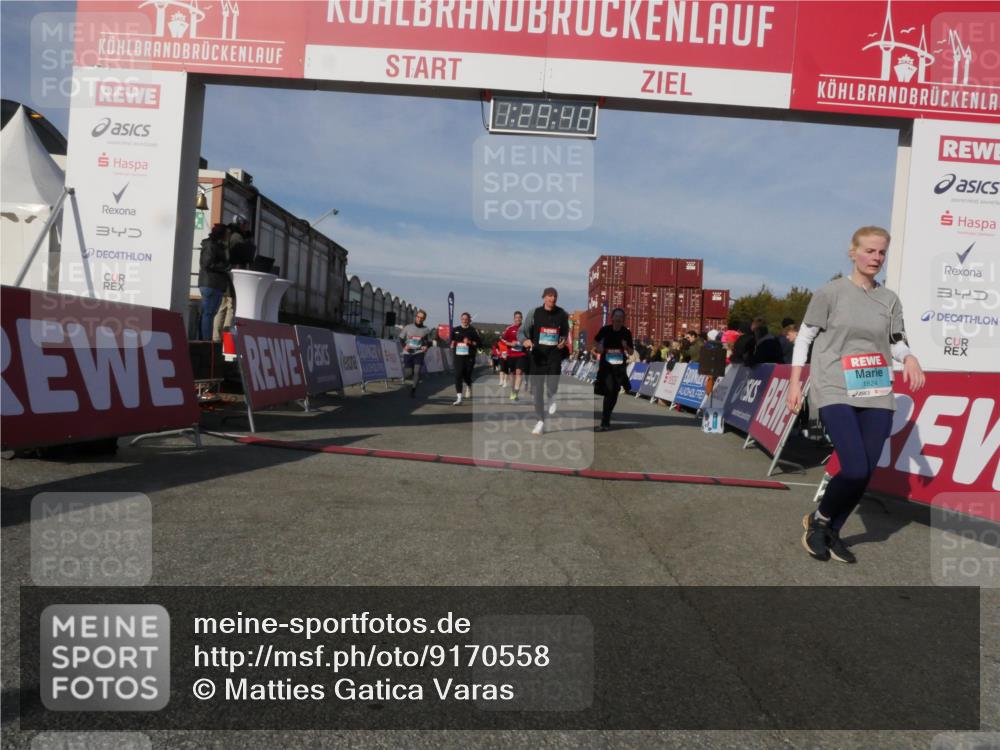 03.10.2025 - Köhlbrandbrückenlauf Matties Gatica Varas http://msf.ph/oto/9170558 03.10.2025 10:29:50 Ziel 1552, 2070, 2135, 2204, 2348, 2526, 2534, 2557, 2769, 3729, 3754 meine-sportfotos.de