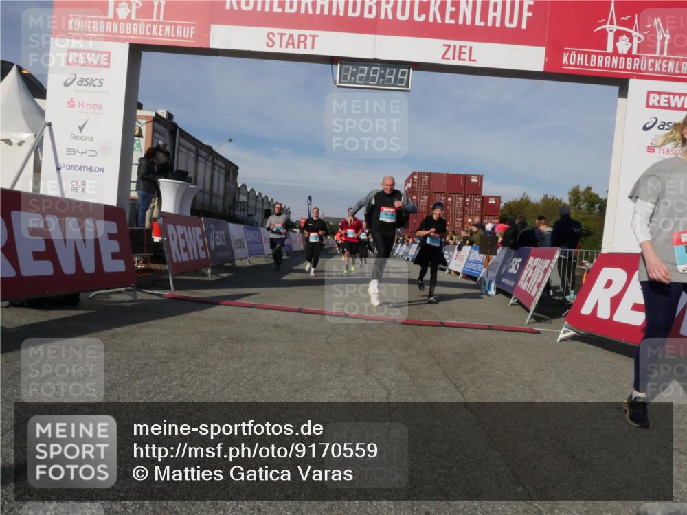03.10.2025 - Köhlbrandbrückenlauf Matties Gatica Varas http://msf.ph/oto/9170559 03.10.2025 10:29:51 Ziel 1552, 2070, 2135, 2204, 2348, 2526, 2534, 2557, 2769, 3729, 3754 meine-sportfotos.de