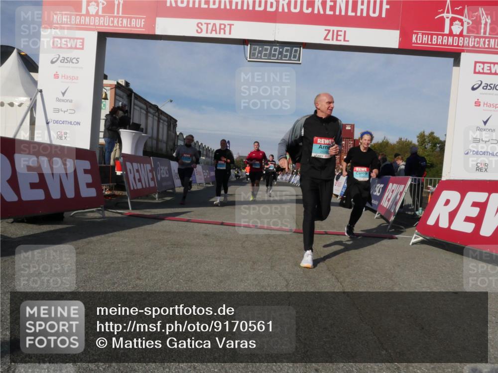 03.10.2025 - Köhlbrandbrückenlauf Matties Gatica Varas http://msf.ph/oto/9170561 03.10.2025 10:29:52 Ziel 1552, 2070, 2135, 2204, 2286, 2348, 2534, 2769, 3729, 3754 meine-sportfotos.de