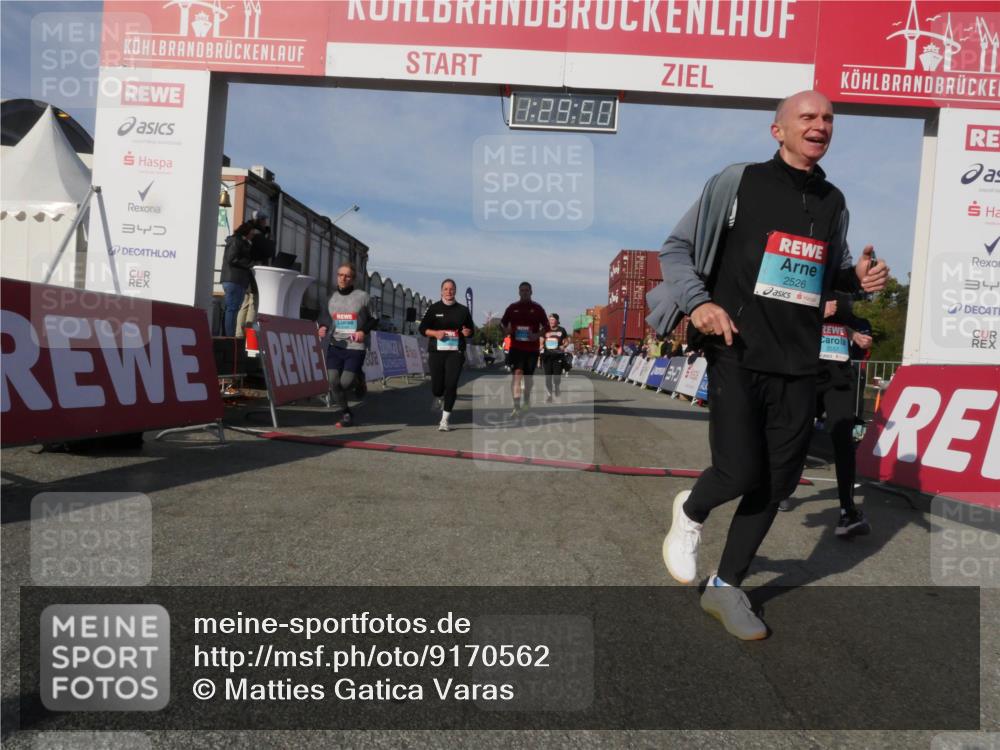 03.10.2025 - Köhlbrandbrückenlauf Matties Gatica Varas http://msf.ph/oto/9170562 03.10.2025 10:29:52 Ziel 1552, 2070, 2135, 2204, 2286, 2348, 2534, 2769, 3729, 3754 meine-sportfotos.de