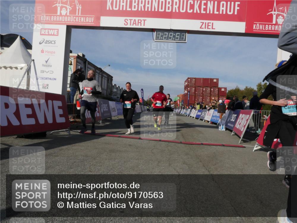 03.10.2025 - Köhlbrandbrückenlauf Matties Gatica Varas http://msf.ph/oto/9170563 03.10.2025 10:29:52 Ziel 1552, 2070, 2135, 2204, 2286, 2348, 2534, 2769, 3729, 3754 meine-sportfotos.de