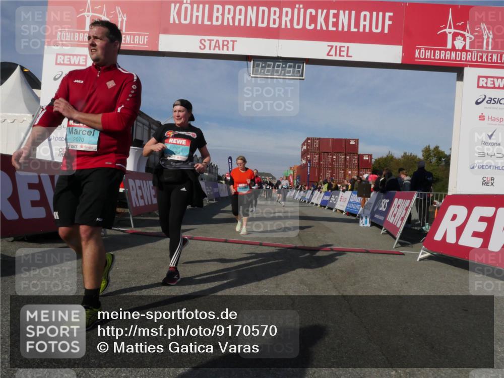 03.10.2025 - Köhlbrandbrückenlauf Matties Gatica Varas http://msf.ph/oto/9170570 03.10.2025 10:29:56 Ziel 1552, 1704, 2047, 2135, 2204, 2286, 2348, 2624, 2633, 3256, 3729 meine-sportfotos.de