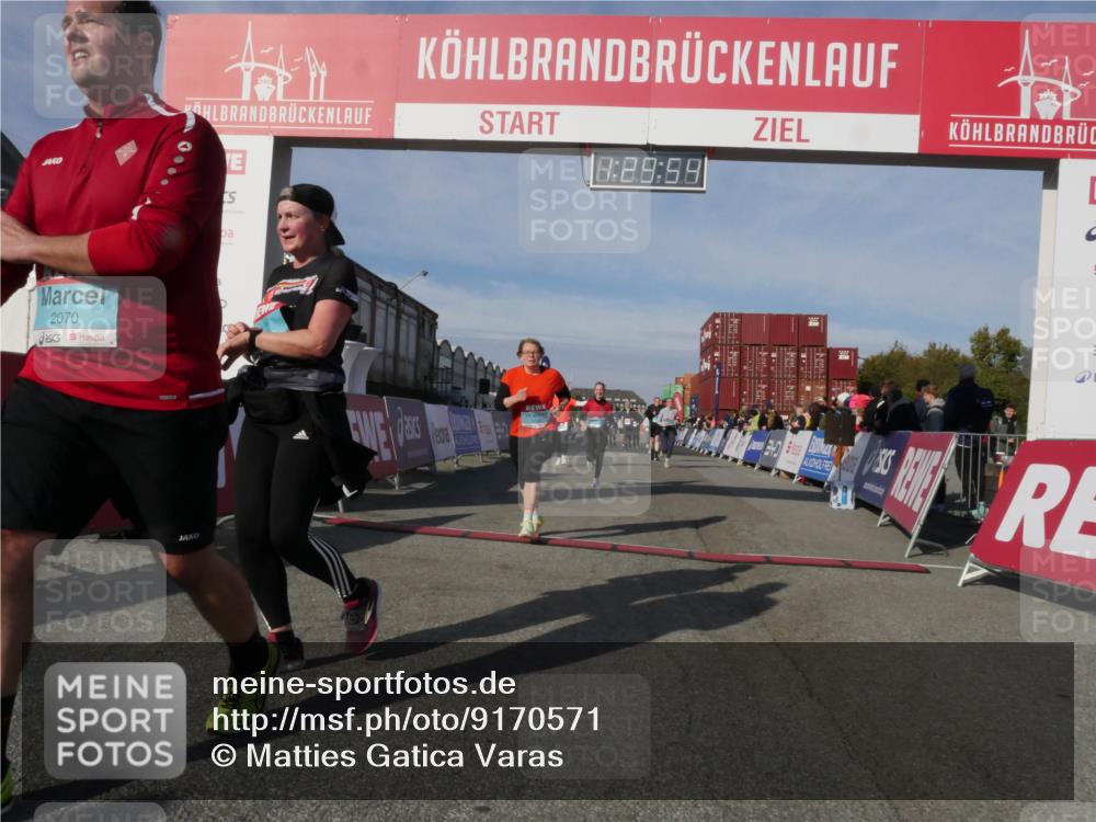 03.10.2025 - Köhlbrandbrückenlauf Matties Gatica Varas http://msf.ph/oto/9170571 03.10.2025 10:29:56 Ziel 1552, 1704, 2047, 2135, 2204, 2286, 2348, 2624, 2633, 3256, 3729 meine-sportfotos.de