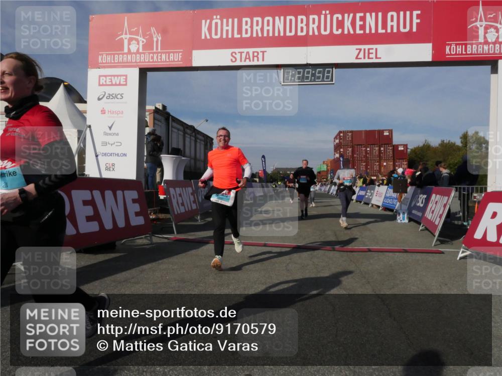 03.10.2025 - Köhlbrandbrückenlauf Matties Gatica Varas http://msf.ph/oto/9170579 03.10.2025 10:30:00 Ziel 1704, 2047, 2286, 2348, 2624, 2633, 3256, 3729 meine-sportfotos.de