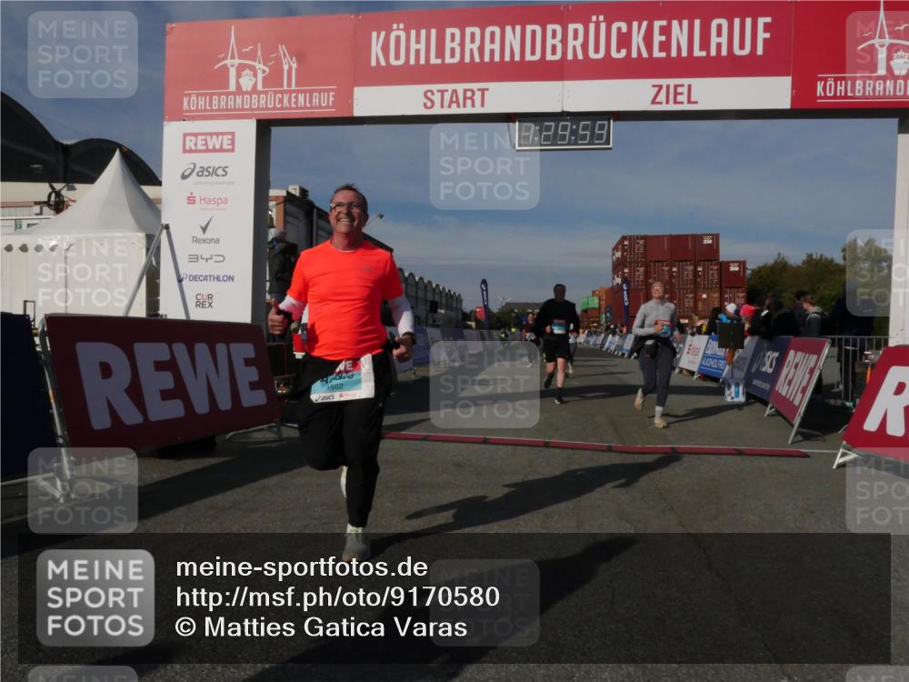 03.10.2025 - Köhlbrandbrückenlauf Matties Gatica Varas http://msf.ph/oto/9170580 03.10.2025 10:30:01 Ziel 1704, 2047, 2286, 2348, 2624, 2633, 3256, 3729 meine-sportfotos.de