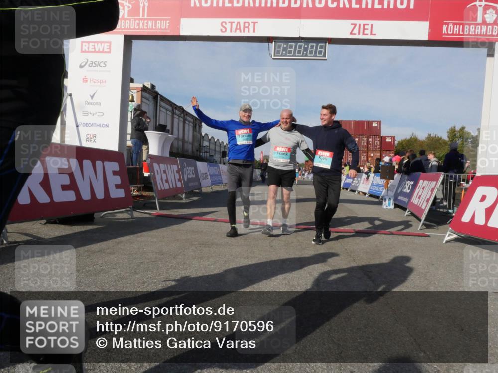03.10.2025 - Köhlbrandbrückenlauf Matties Gatica Varas http://msf.ph/oto/9170596 03.10.2025 10:30:08 Ziel 1589, 1704, 2863, 2864, 2865 meine-sportfotos.de