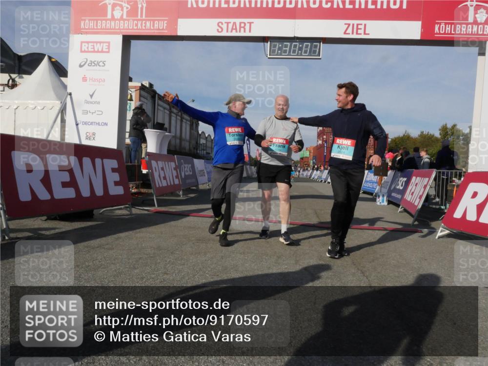03.10.2025 - Köhlbrandbrückenlauf Matties Gatica Varas http://msf.ph/oto/9170597 03.10.2025 10:30:09 Ziel 1589, 2863, 2864, 2865 meine-sportfotos.de